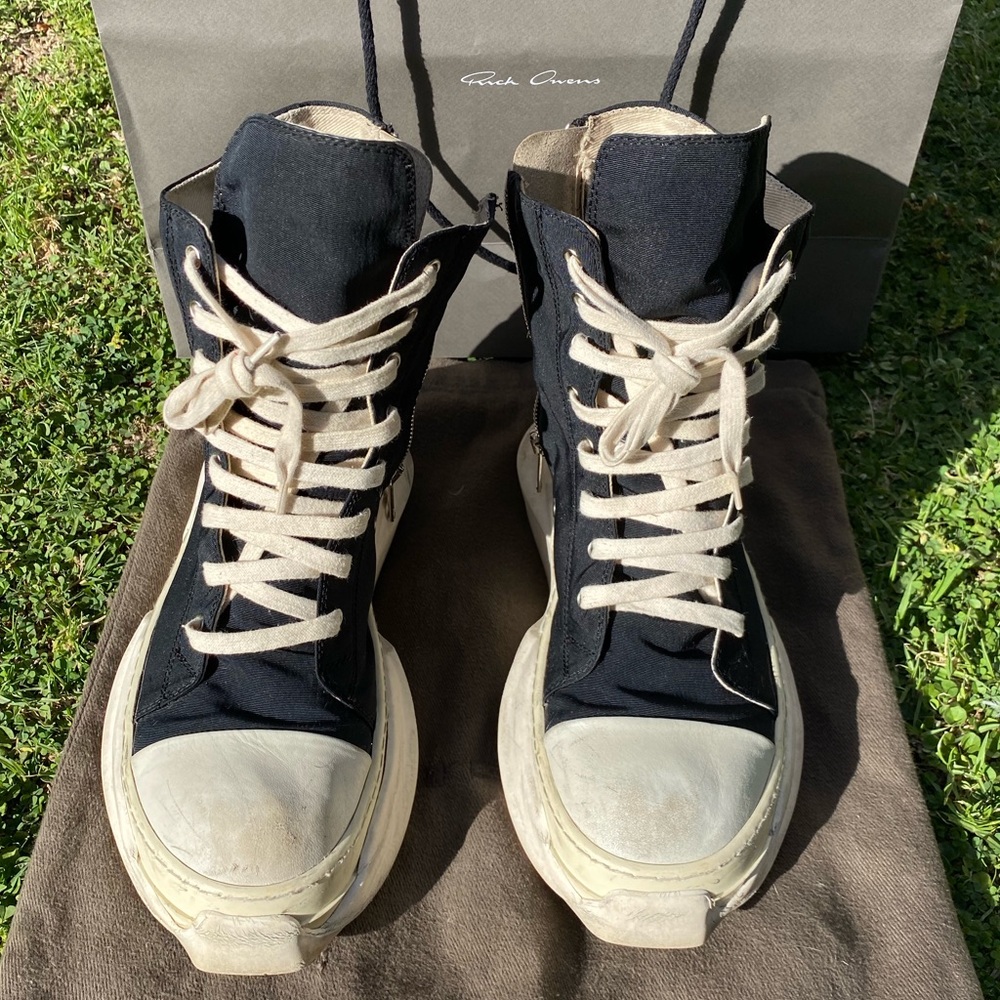 RICK OWENS DRKSHDW
Black Abstract High Sneakers
